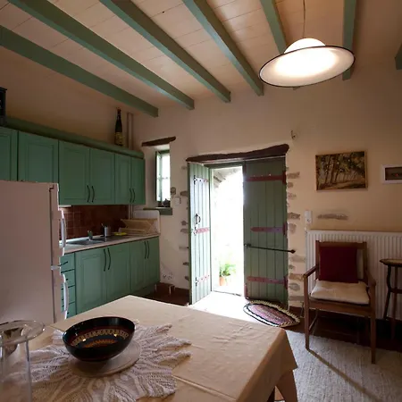 Efipoi Apartment Pinakatai